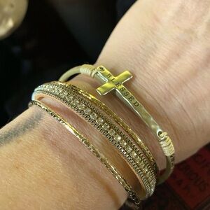 NEW women’s bracelet with cross blessed magnetic clasp